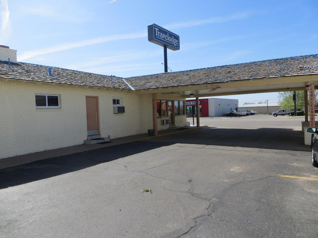 Travelodge By Wyndham Dodge City Exterior photo